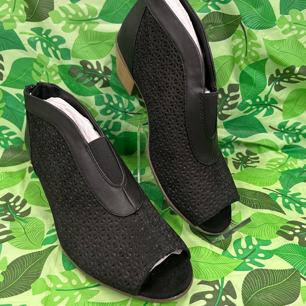 Earth Origins Carden peep toe Black Booties Size: 9.5 wide